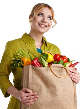 kadınla bir bakkal alışveriş çantası