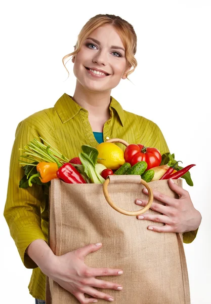 Vrouw met een boodschappentas kruidenier — Stockfoto