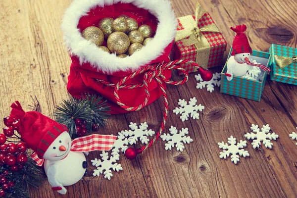 Decoration snowman with pine and snowflakes — Stock Photo, Image