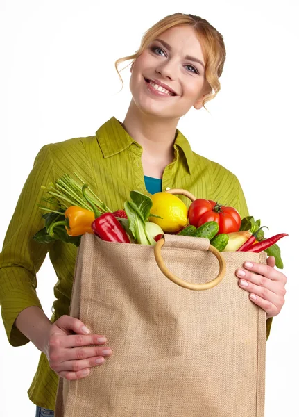 Mujer con bolsa llena de víveres — Foto de Stock