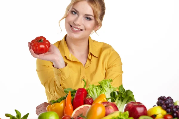 Jonge vrouw en boodschappen — Stockfoto