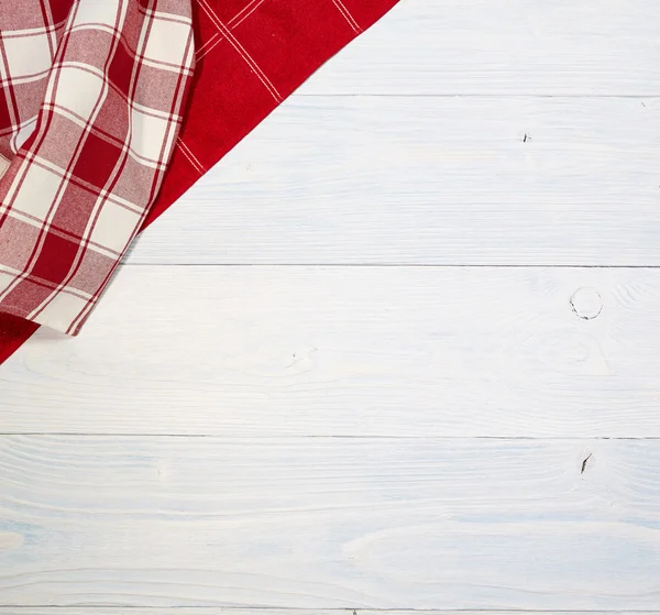 Kırmızı katlanmış masa örtüsü