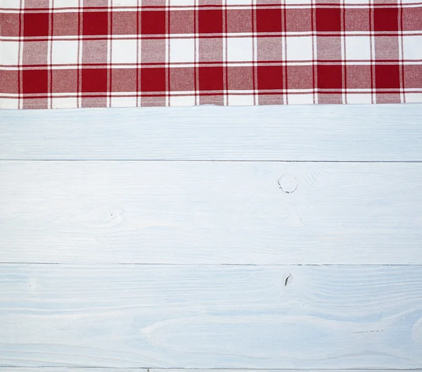 Mantel plegado sobre mesa de madera vieja — Foto de Stock