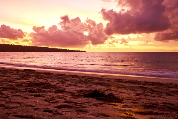 Solnedgång på stranden — Stockfoto