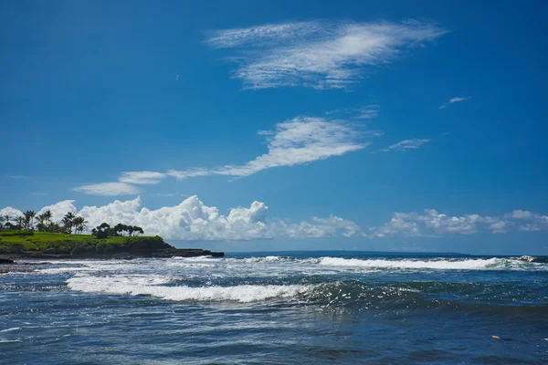 Terrain de golf sur une île tropicale Bali — Photo