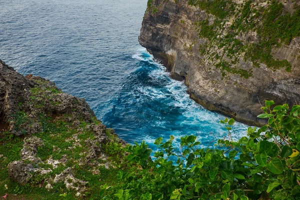 Вид на храм Pura Uluwatu — стокове фото