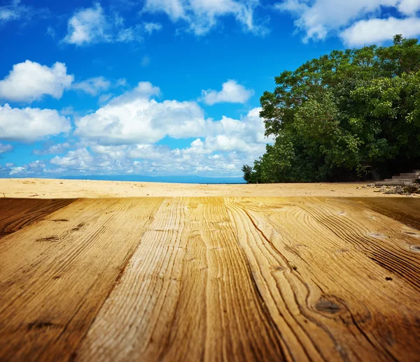 Starý dřevěný stůl s moře scéna — Stock fotografie