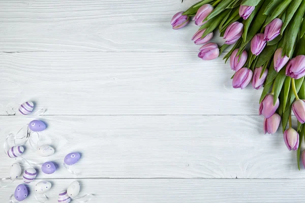 Purple tulips  on old used wood — Stock Photo, Image