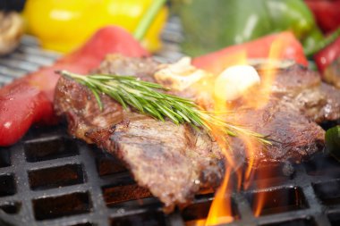T-Bone biftek sebze spears ile