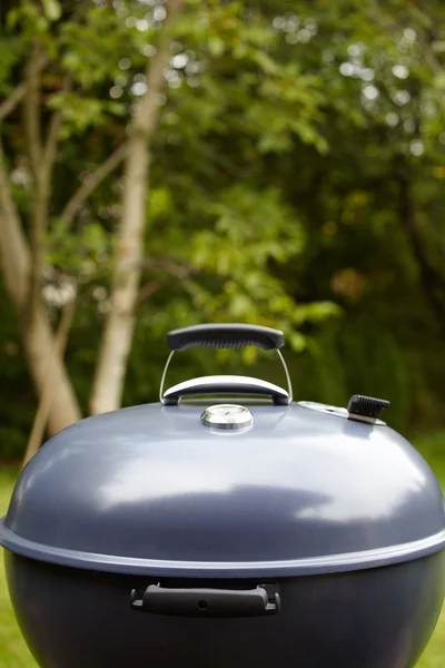 New barbecue grill in summer garden — Stock Photo, Image