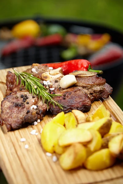 T-bone steak with vegetable spears — Stock Photo, Image