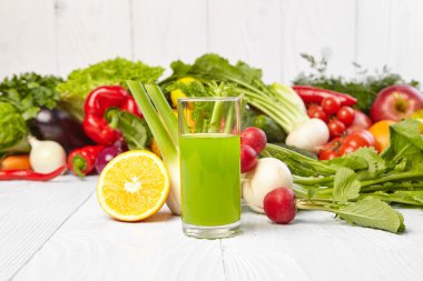 Detoks için çeşitli taze sebze suları
