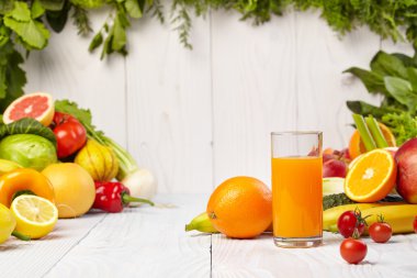 Detoks için çeşitli taze sebze suları