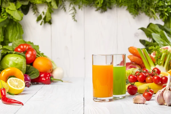 Varios jugos de verduras frescas para desintoxicar —  Fotos de Stock