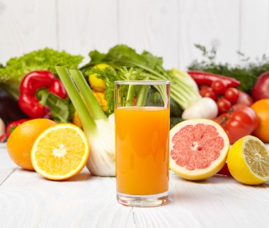 Detoks için çeşitli taze sebze suları