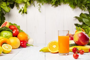 Detoks için çeşitli taze sebze suları
