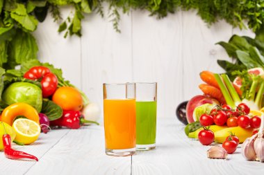 Detoks için çeşitli taze sebze suları