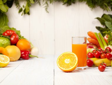 Detoks için çeşitli taze sebze suları