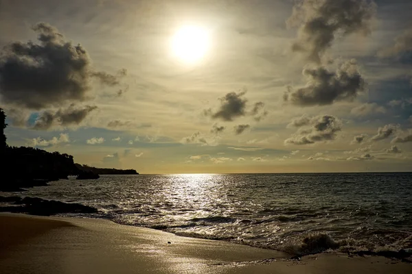 Alba colorata sul mare — Foto Stock