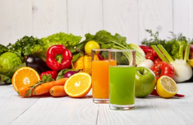 Detoks için çeşitli taze sebze suları