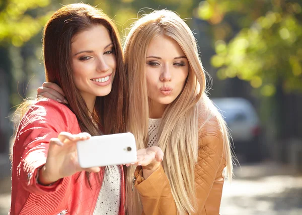 Beautiful young women making selfie — Stock Photo, Image