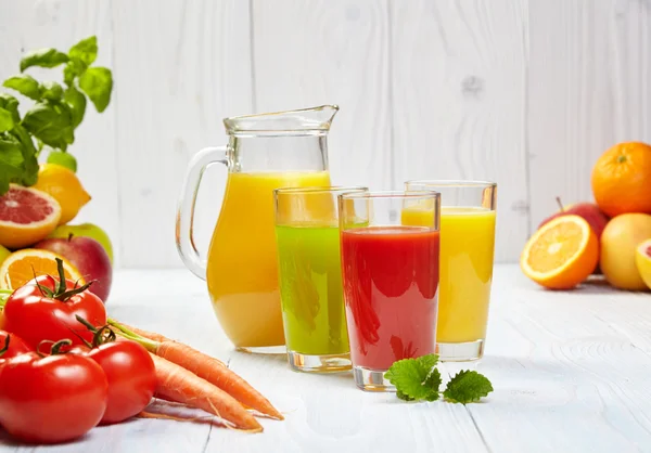 Healthy juices in grasses — Stock Photo, Image