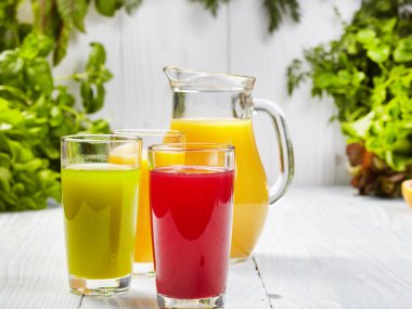 Taze meyve suları ile gözlük