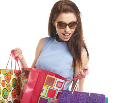 alışveriş torbaları ile güzel kadın