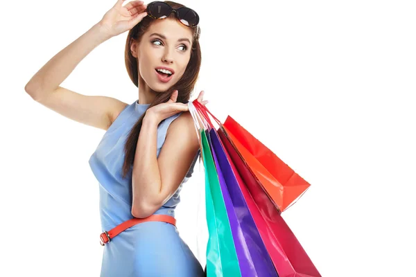 Belle femme avec des sacs à provisions — Photo