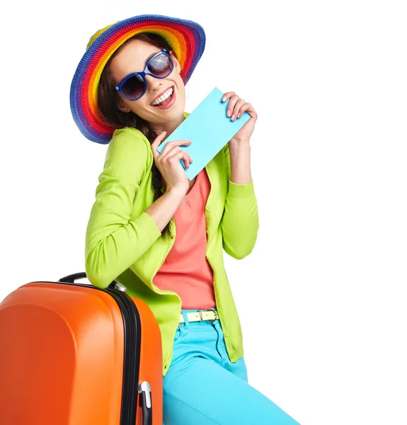 Turista com mala de viagem e cartão de embarque — Fotografia de Stock
