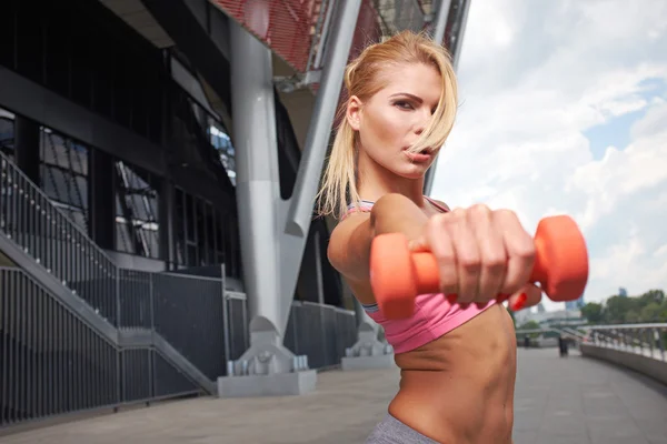 Woman training outdoors — Stock Photo, Image