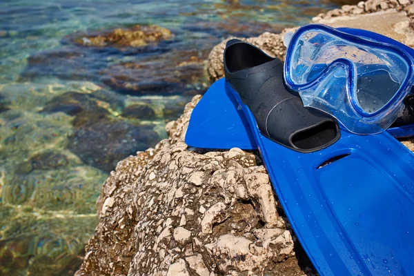 Mask and flippers on the beach — Stock Photo, Image