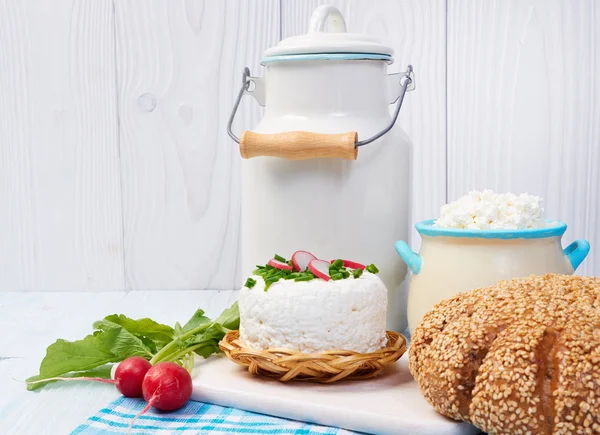 Café da manhã saudável com produtos lácteos — Fotografia de Stock