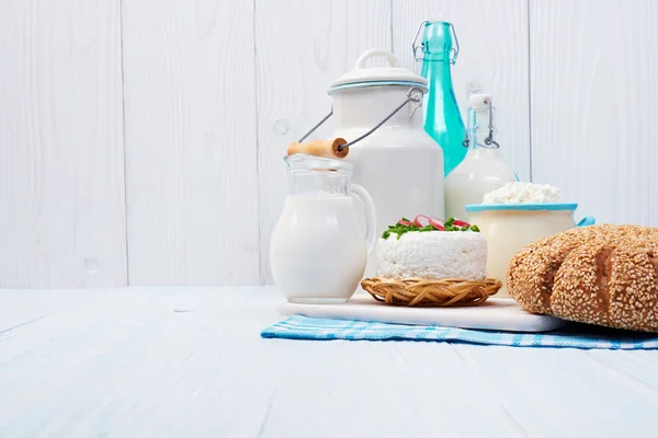 Café da manhã saudável com produtos lácteos — Fotografia de Stock