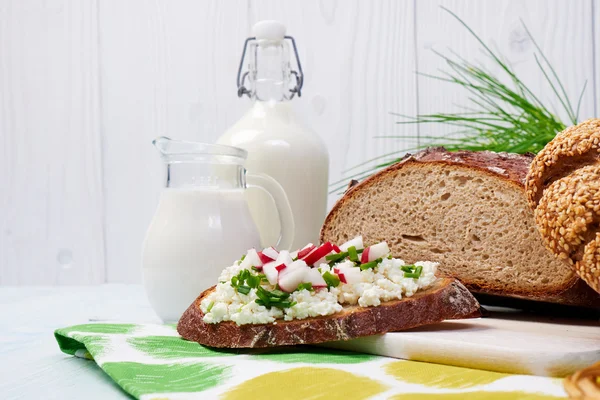 Healthy breakfast with Dairy products — Stock Photo, Image