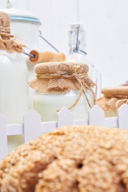 Süt ürünleri ekmek ile