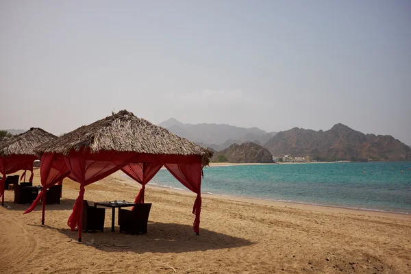 Esstisch am Strand — Stockfoto