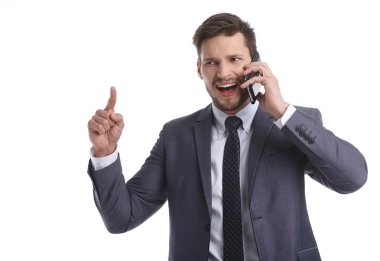 Endişeyle telefonda konuşurken işadamı