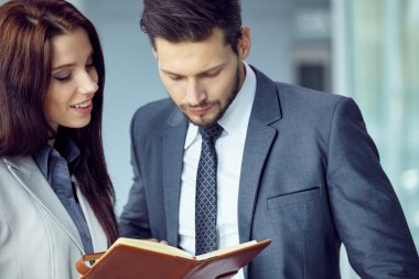 İş adamları zamanlanmış toplantılar ile çalışma