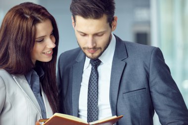 İş adamları zamanlanmış toplantılar ile çalışma