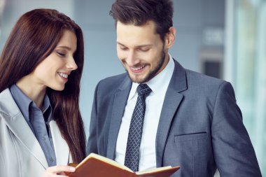 İş adamları zamanlanmış toplantılar ile çalışma