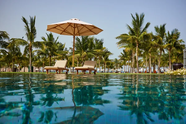 Swimming pool a tropical resort — Stock Photo, Image