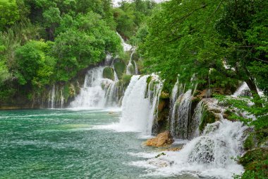 Güzel şelale manzarası