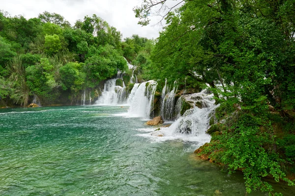 Vackert landskap nära vattenfallet Krka — Stockfoto