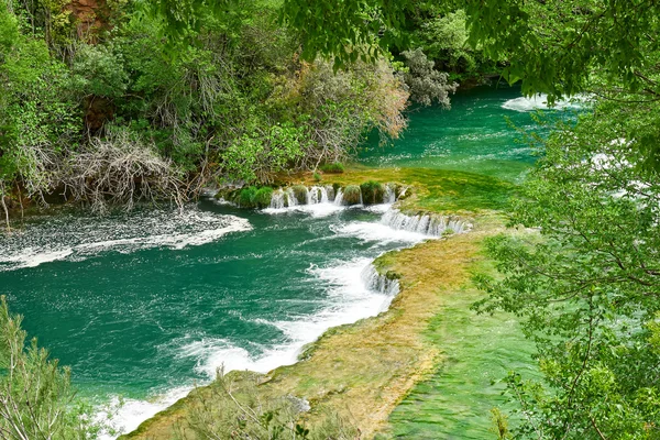 Vackert landskap nära vattenfallet Krka — Stockfoto