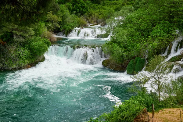 Prachtige landschap in de buurt van waterval Krka — Stockfoto