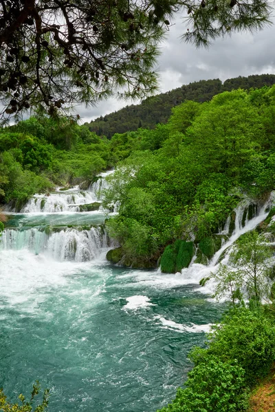 Gyönyörű táj a Krka vízesés közelében — Stock Fotó