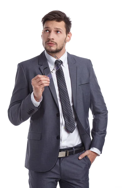 Hombre guapo en traje gris y gafas — Foto de Stock