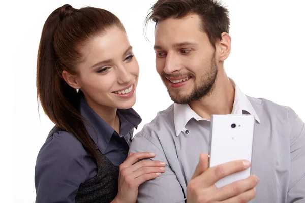 Casal e mensagem secreta no telefone celular — Fotografia de Stock