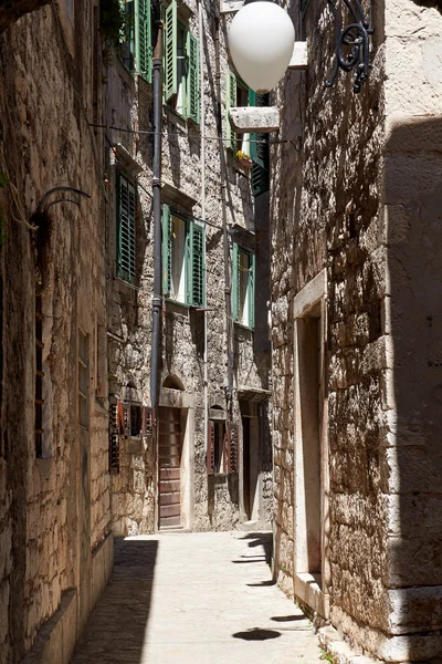 Calle lateral en Croacia — Foto de Stock